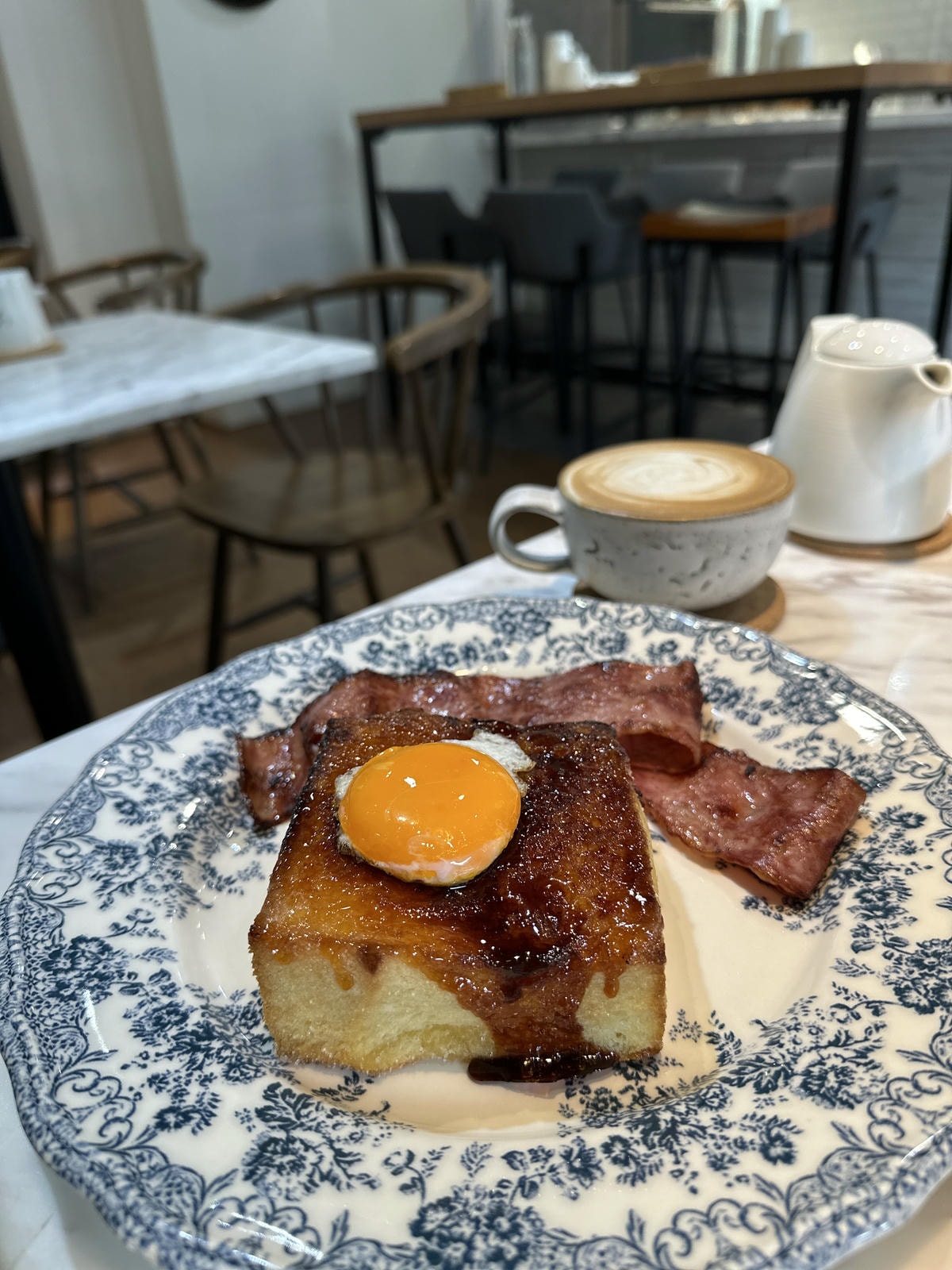 【台北美食】民生社區網美早午餐,招牌肉桂捲『Miss V B 【台北美食】民生社區網美早午餐,招牌肉桂捲『Miss V B