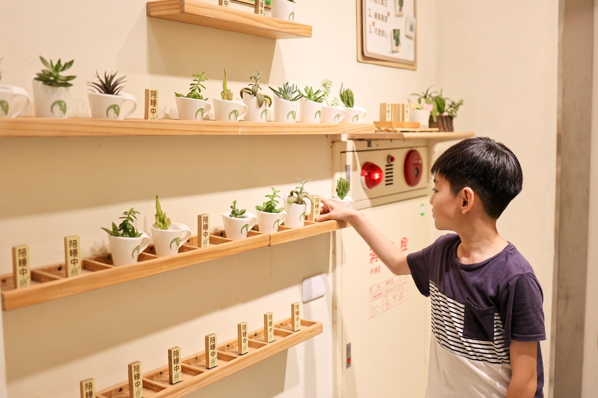 【台中住宿】西屯路上鄰近逢甲夜市，親子童趣房『葉綠宿 Gre