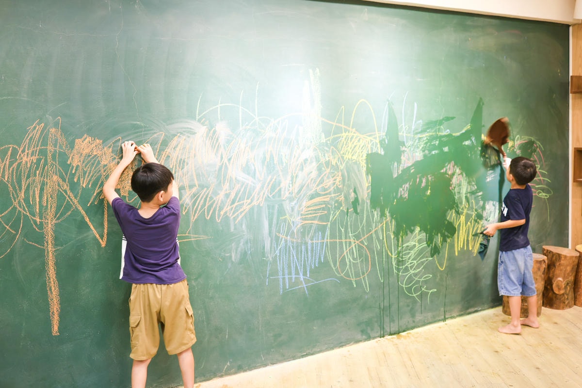 【台中住宿】西屯路上鄰近逢甲夜市，親子童趣房『葉綠宿 Gre