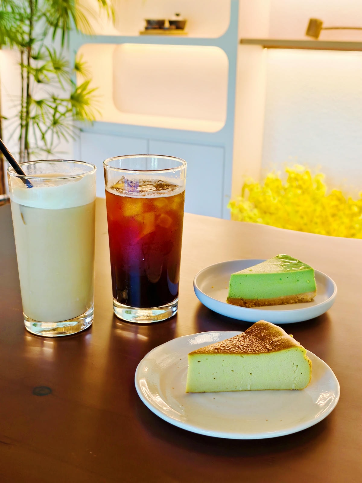 【宜蘭餐廳】礁溪新開幕|湖光山色中的玻璃茶屋《Herbell 【宜蘭餐廳】礁溪新開幕|湖光山色中的玻璃茶屋《Herbell