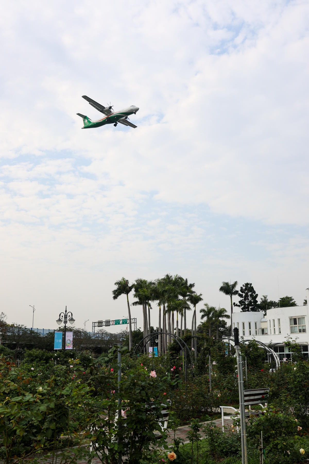 【台北景點】共融公園溜滑梯,2024全台最大玫瑰花園花展來囉 【台北景點】共融公園溜滑梯,2024全台最大玫瑰花園花展來囉