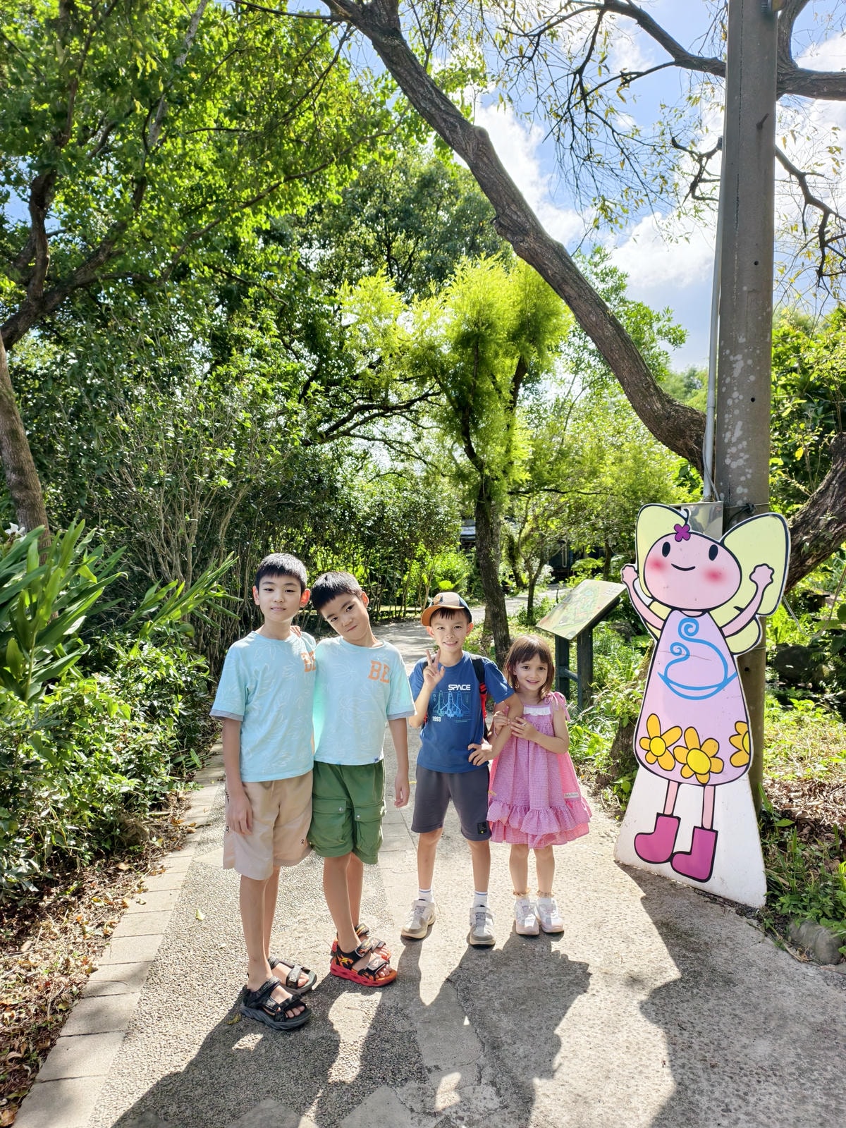 【宜蘭親子景點】田媽媽花泉休閒農場|野薑花海、清涼湧泉戲水池 【宜蘭親子景點】田媽媽花泉休閒農場|野薑花海、清涼湧泉戲水池