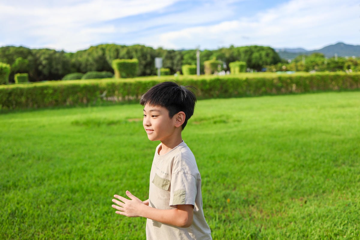 【小孩近視要控制】戶外運動生活不受限!『學童近視專用日拋』分 【小孩近視要控制】戶外運動生活不受限!『學童近視專用日拋』分