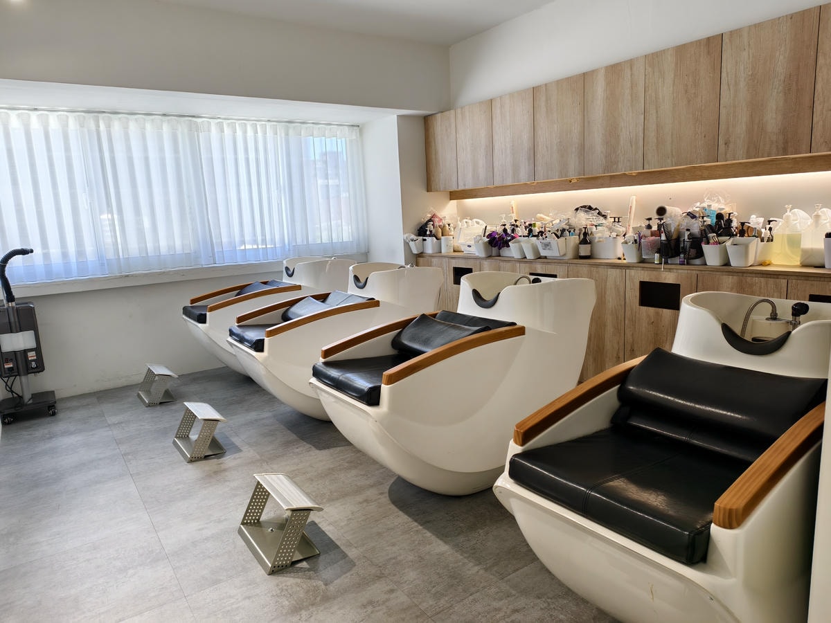 【海倫愛美】台北中山區 馬克老師設計師 縮毛矯正燙和染髮心得 【海倫愛美】台北中山區 馬克老師設計師 縮毛矯正燙和染髮心得