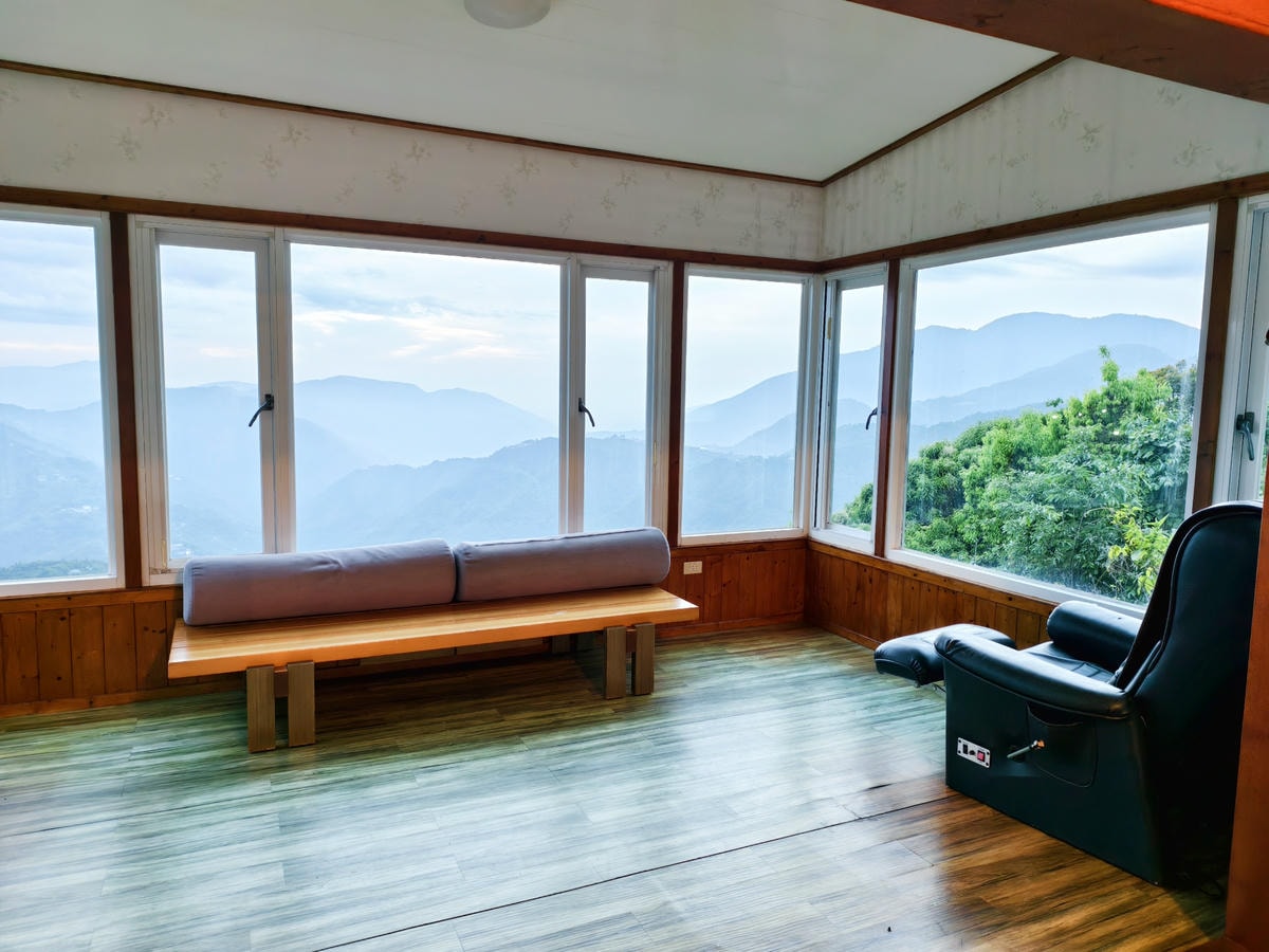 【南投住宿】清境茲心園住宿開箱|超美山景和寵物友善,還能吃火 【南投住宿】清境茲心園住宿開箱|超美山景和寵物友善,還能吃火