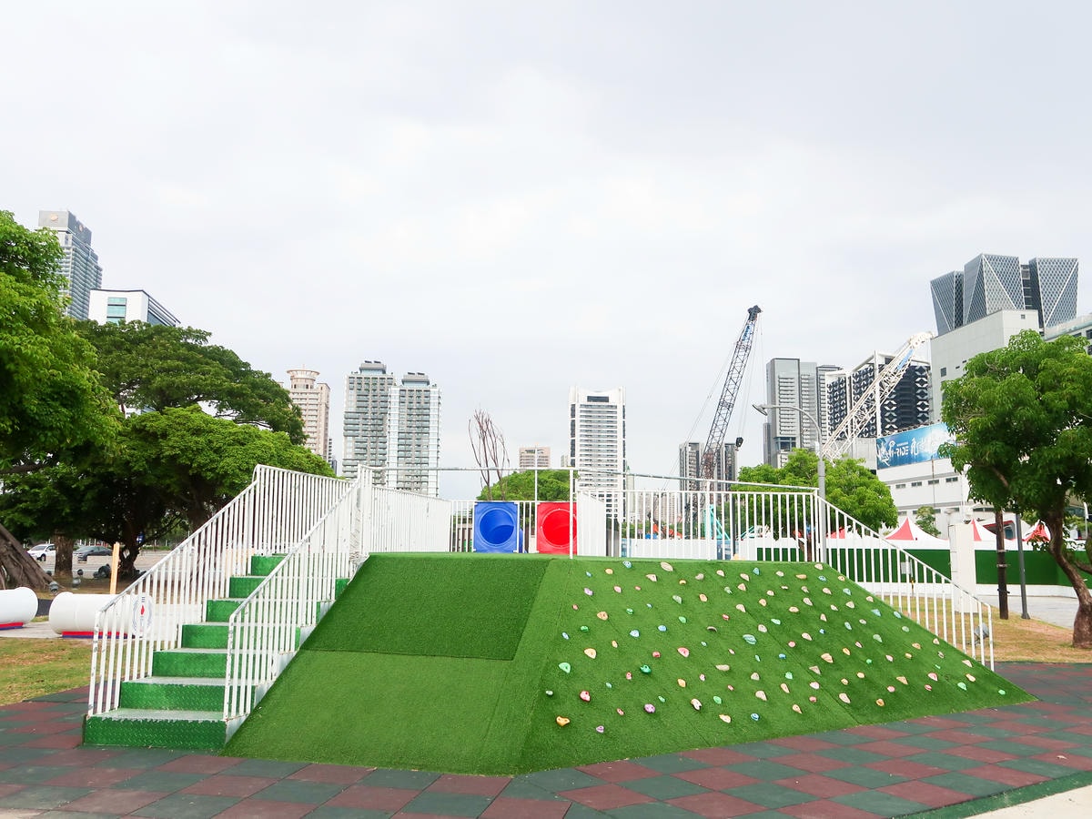 【高雄景點】免費玩水，面積約5公頃『星光水岸公園』戲水區和 