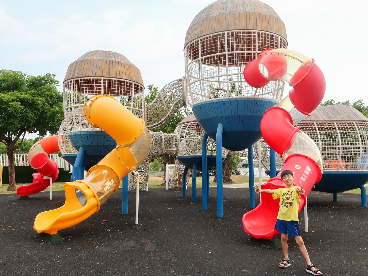 【高雄景點】免費玩水，面積約5公頃『星光水岸公園』戲水區和 