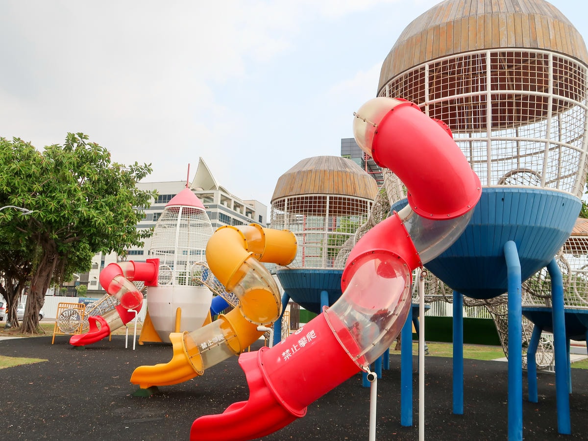 【高雄景點】免費玩水，面積約5公頃『星光水岸公園』戲水區和 