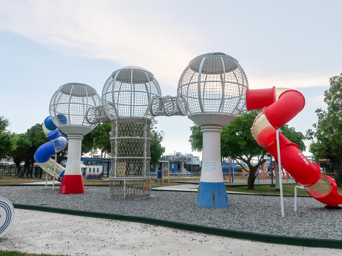 【高雄景點】免費玩水，面積約5公頃『星光水岸公園』戲水區和 