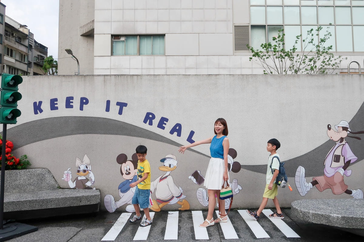 【台北景點】台北捷運X米奇與好朋友 心中山線形公園