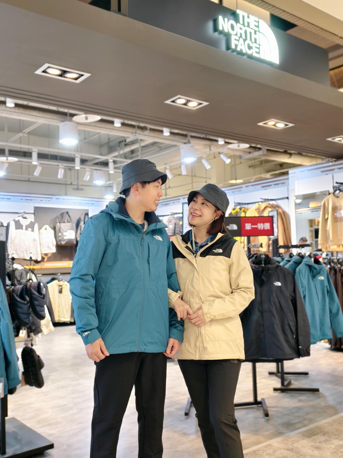 《搶翻天！》OUTLET 倒貨祭開跑🎉 男女服飾庫存 1 折