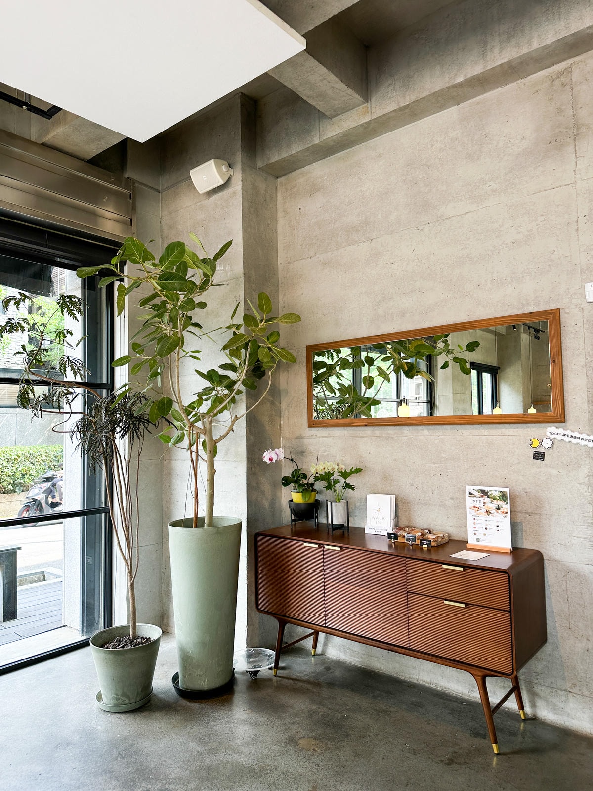 【新北餐廳】林口獨棟清水模建築『Walk in cafe - 【新北餐廳】林口獨棟清水模建築『Walk in cafe -