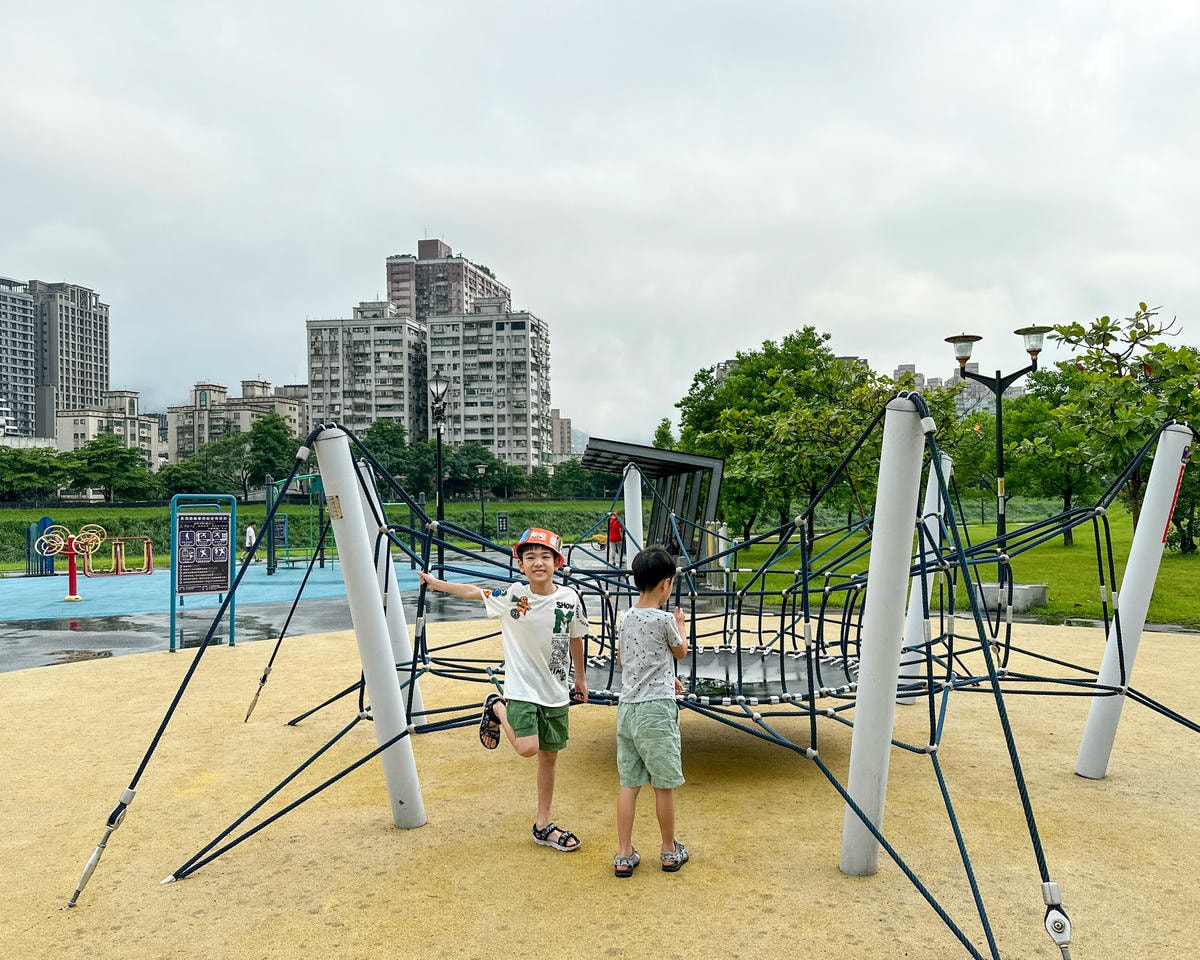 【新北景點】2024免費暑假戲水公園,汐止『星際遊戲場水星戲