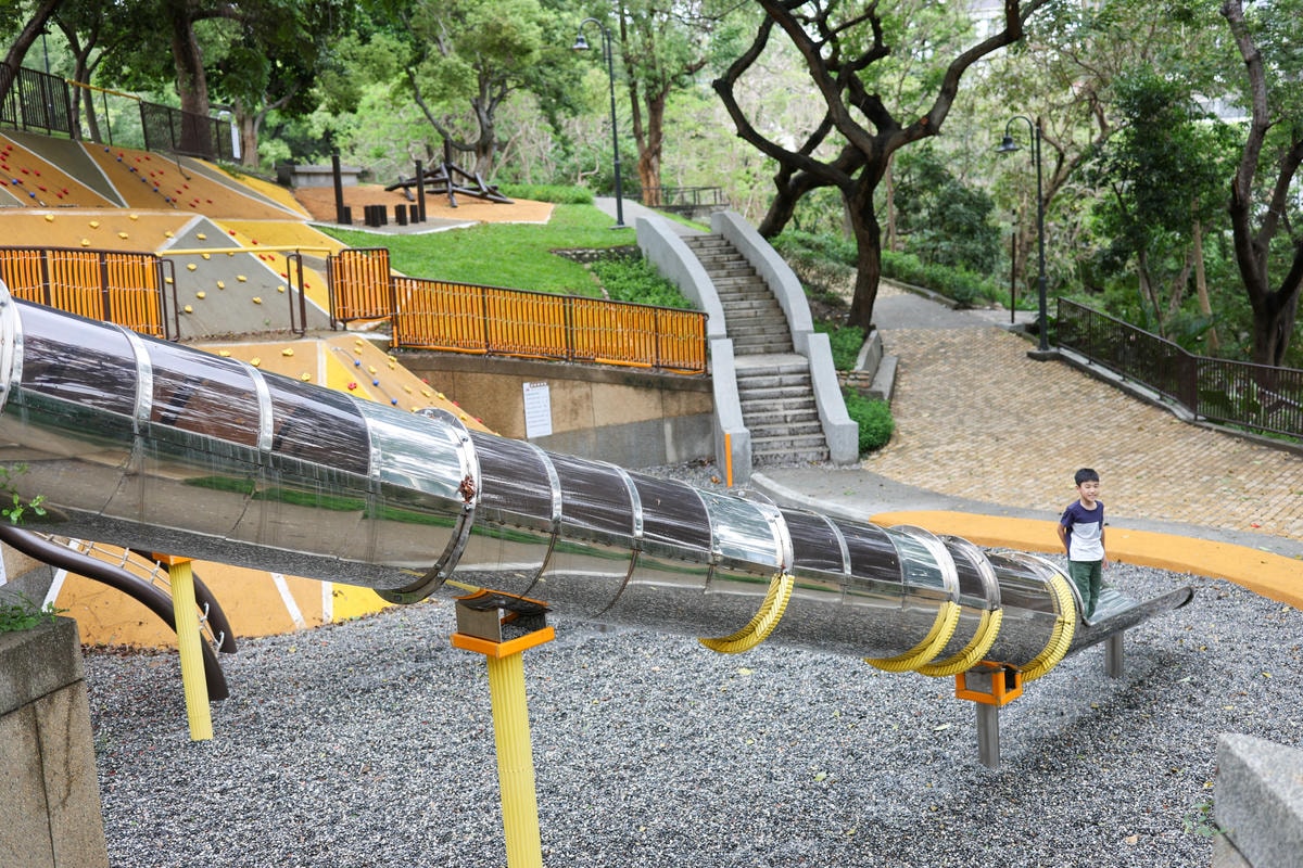 【彰化景點】27公尺的水管溜滑梯、文青咖啡廳『彰化八卦山大佛