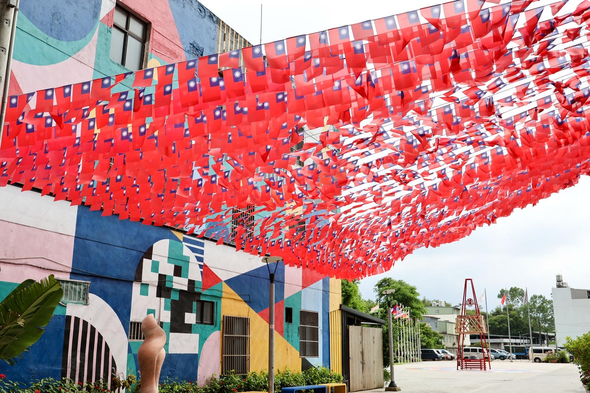 【桃園美食】忠貞文化園區『癮食聖堂』龍崗最古老基督教堂，招牌