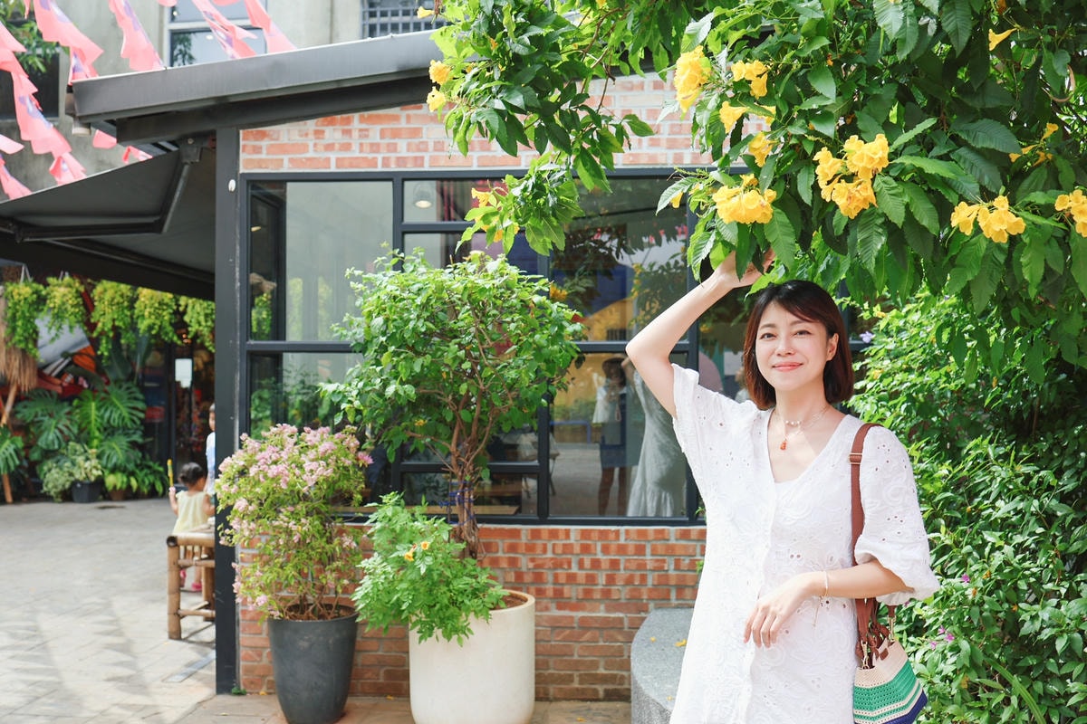 【桃園美食】忠貞文化園區『癮食聖堂』龍崗最古老基督教堂,招牌 【桃園美食】忠貞文化園區『癮食聖堂』龍崗最古老基督教堂,招牌