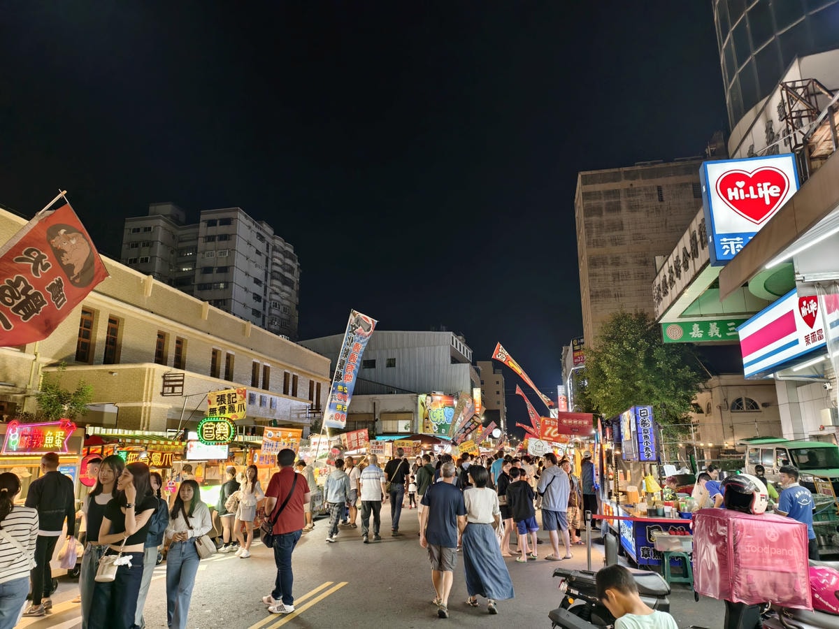 【嘉義住宿】交通方便，近文化路夜市『葉綠宿嘉義館。漫漫回嘉』
