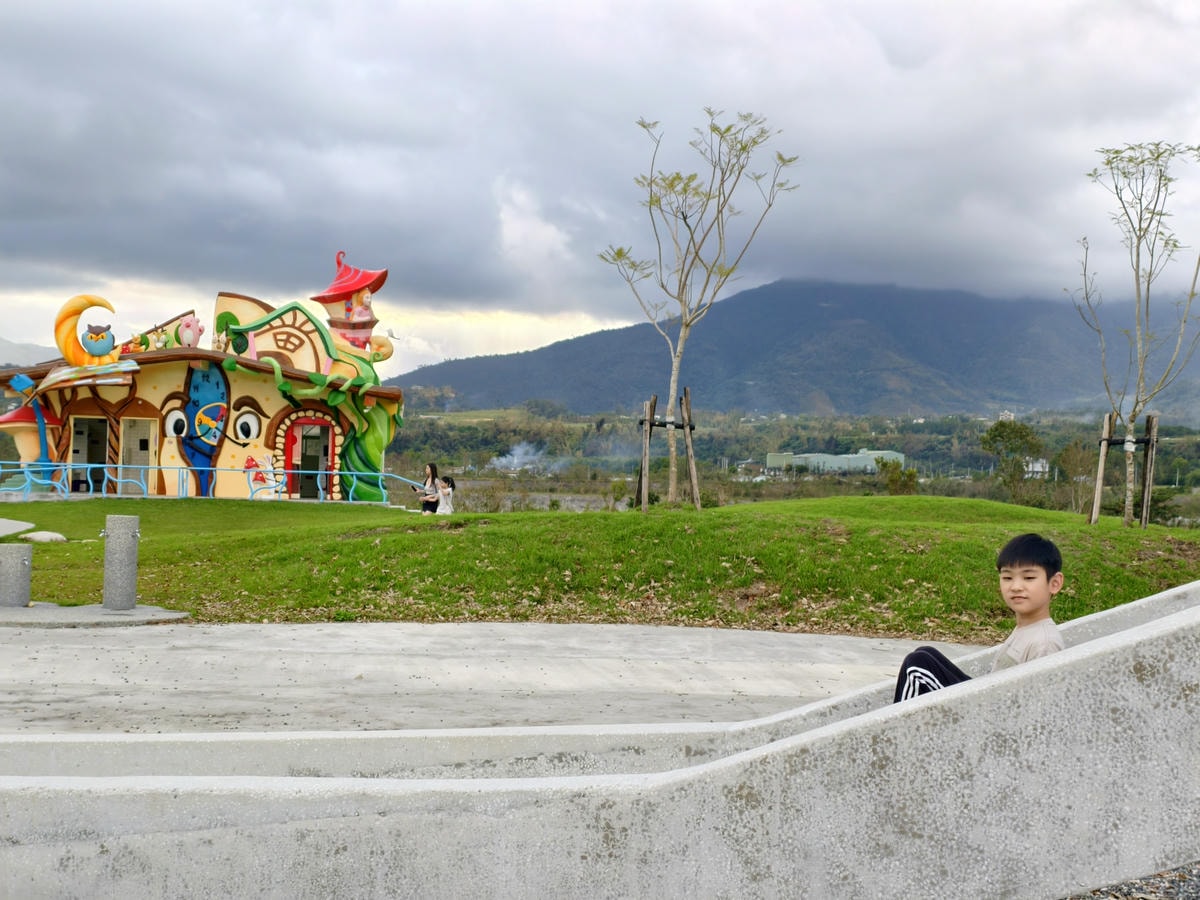 【台東景點】台版小奈良『鹿野梅花鹿公園』小動物餵食、鴨子、天