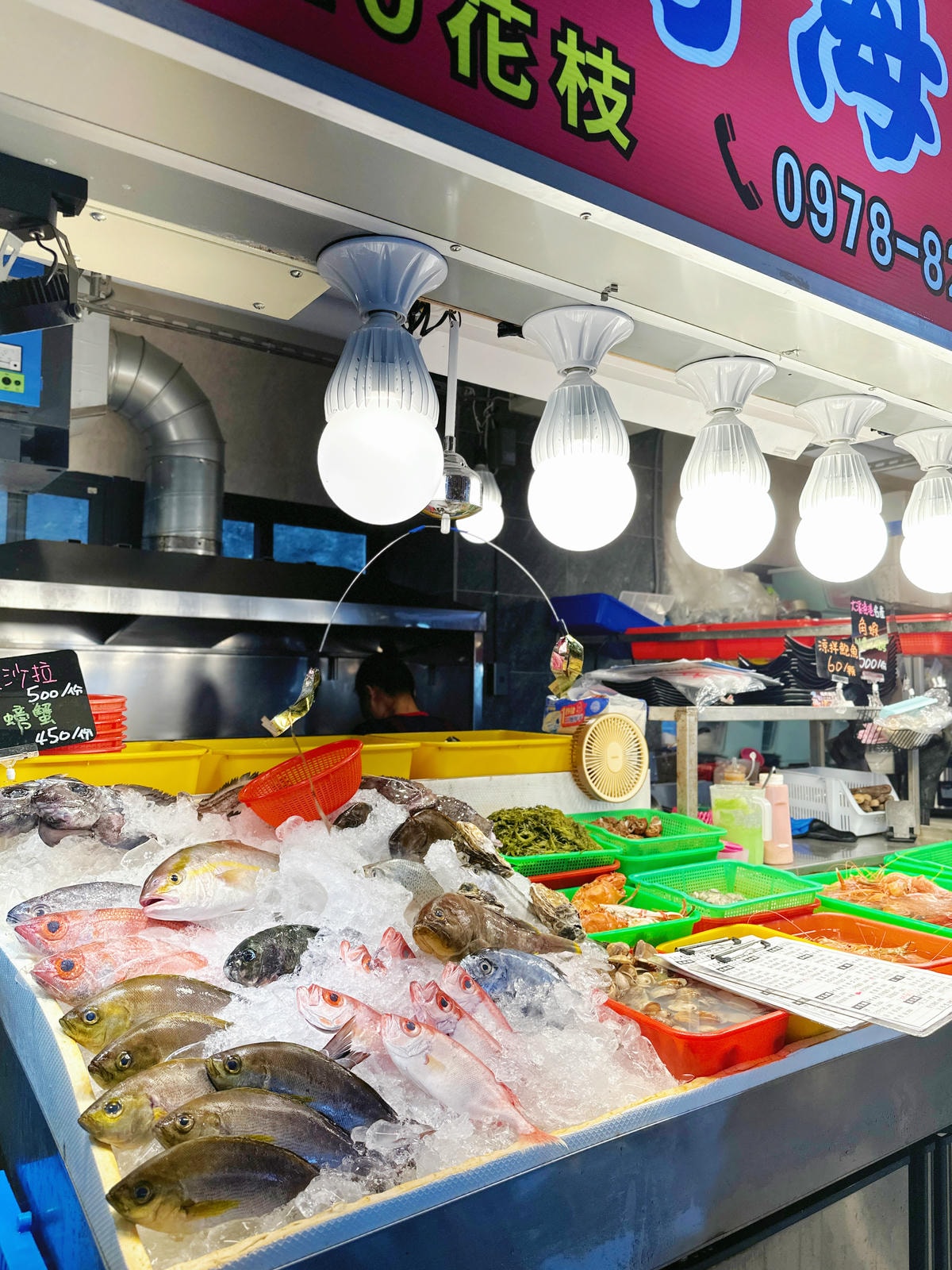 『宜蘭美食』北海岸美食吃秋蟹,宜蘭 大溪漁港 第10攤「信記 『宜蘭美食』北海岸美食吃秋蟹,宜蘭 大溪漁港 第10攤「信記