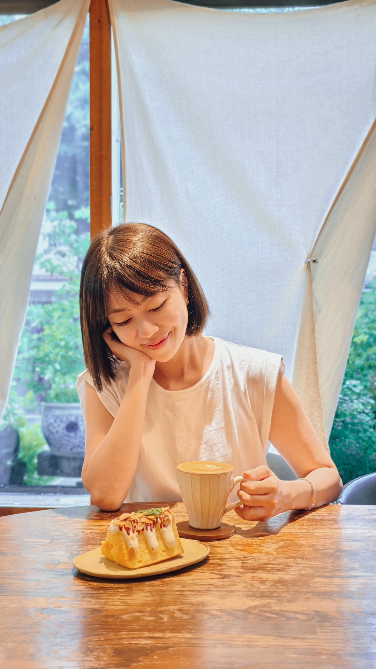 【宜蘭咖啡廳】鐵道咖啡,供應飯糰鹹食,閱讀區不無聊『捌㡯珈琲