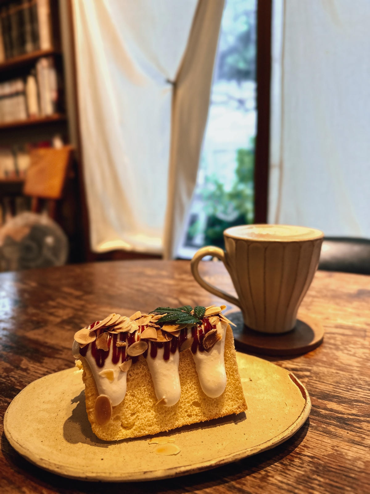 【宜蘭咖啡廳】鐵道咖啡,供應飯糰鹹食,閱讀區不無聊『捌㡯珈琲 【宜蘭咖啡廳】鐵道咖啡,供應飯糰鹹食,閱讀區不無聊『捌㡯珈琲