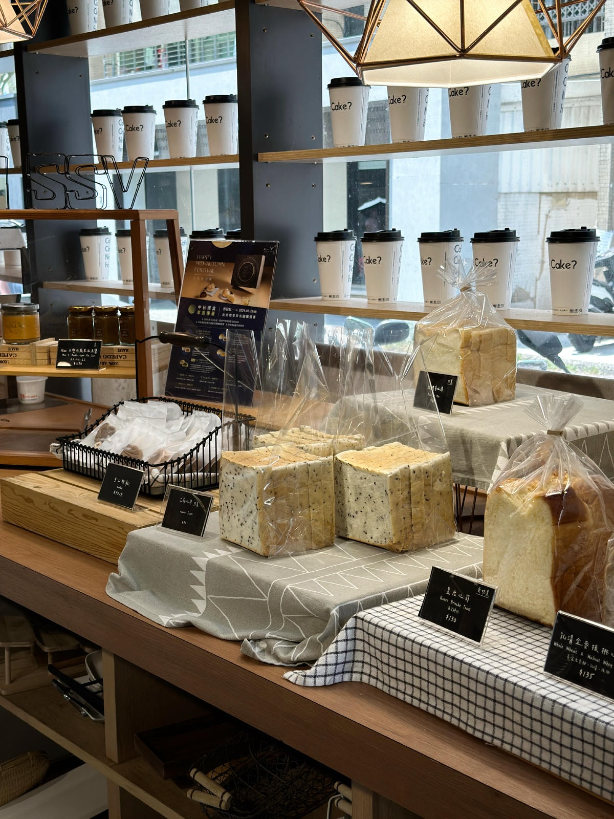 【台北美食】民生社區網美早午餐,招牌肉桂捲『Miss V B 【台北美食】民生社區網美早午餐,招牌肉桂捲『Miss V B