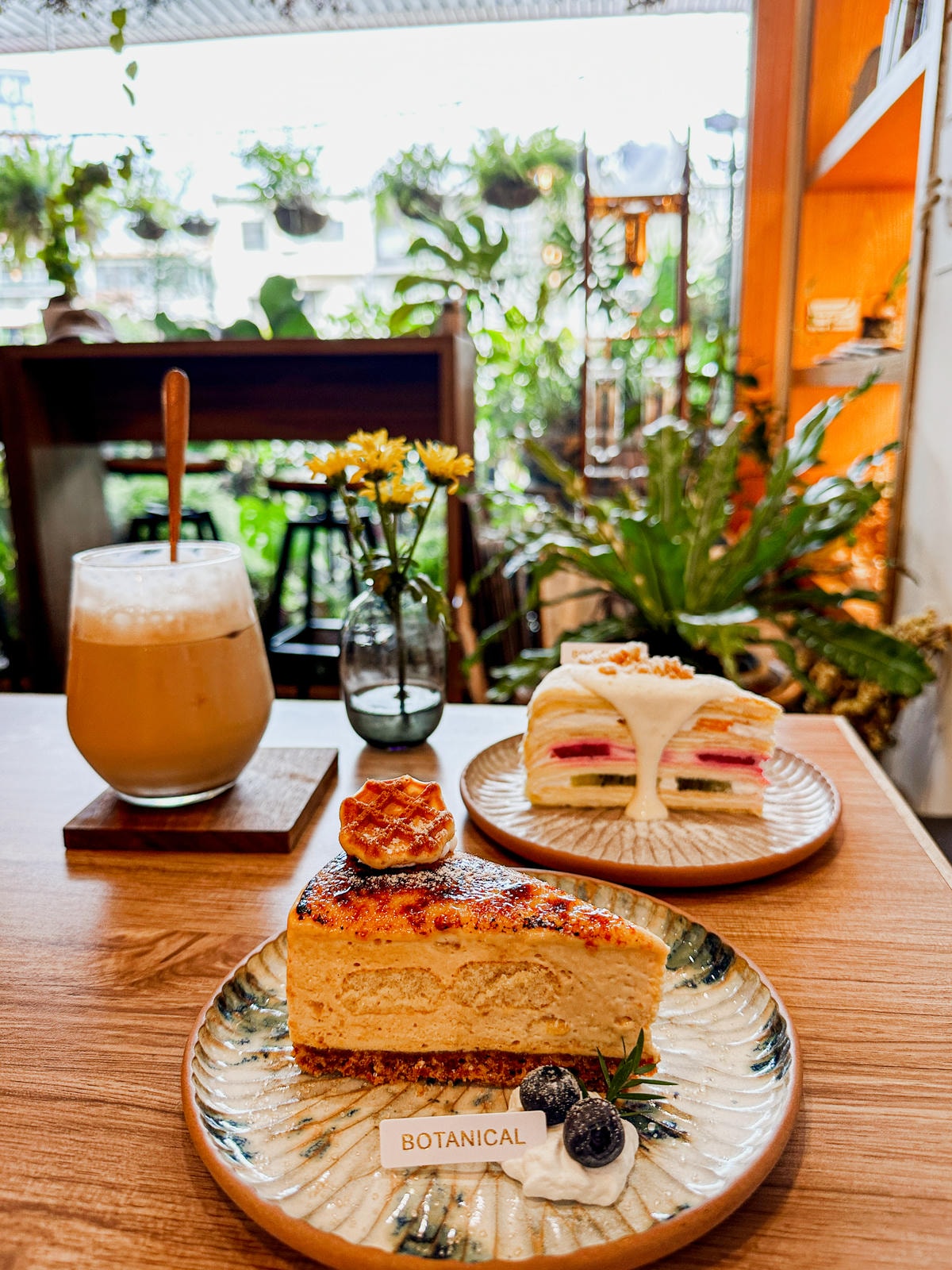 【苗栗咖啡廳推薦】鄰近火車站，綠植環繞『植感咖啡 Botan