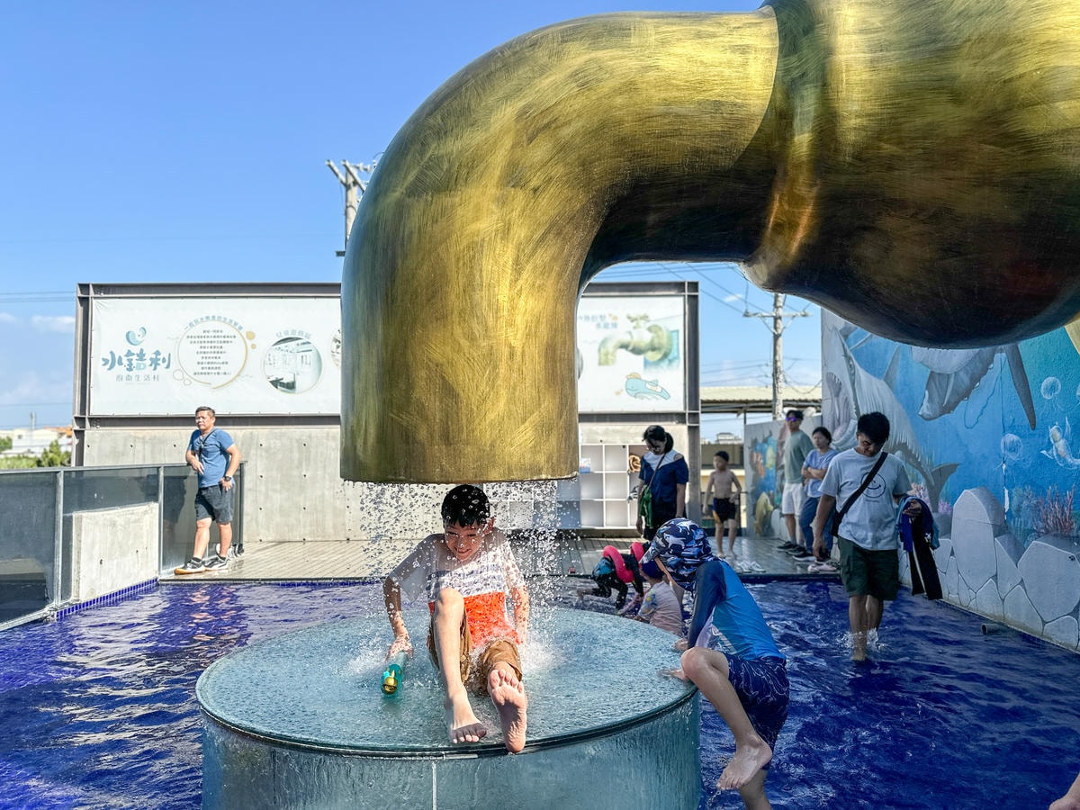 【彰化親子景點】全世界最大水龍頭 ，滑水道、沙坑、互動親子『