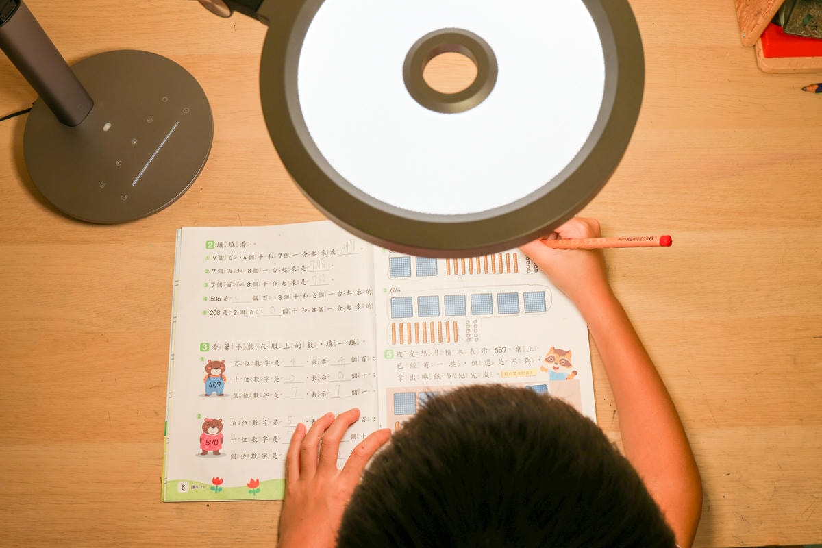 【育兒分享】視力保健第一名!喜光全光譜『 LED雙光源智慧護 【育兒分享】視力保健第一名!喜光全光譜『 LED雙光源智慧護