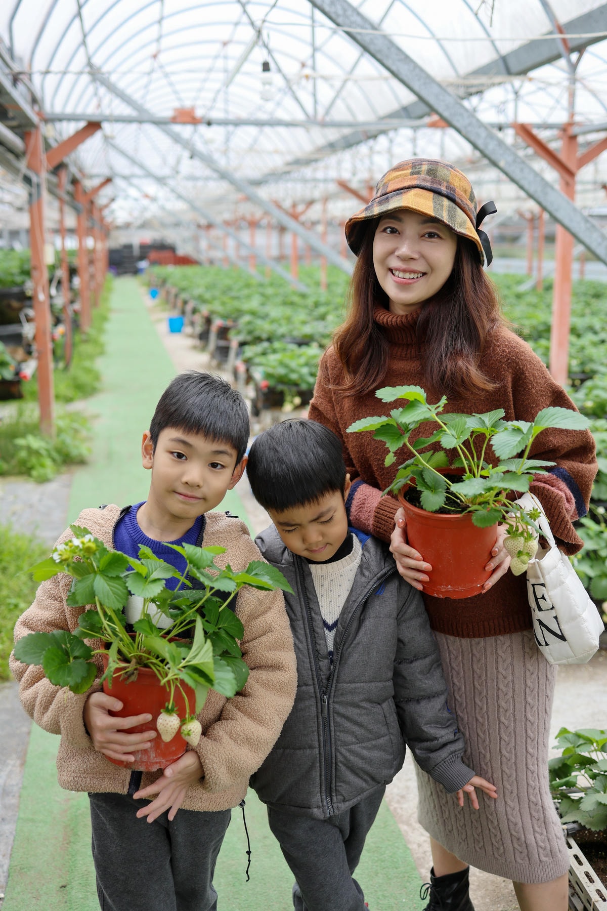 【宜蘭景點】雨天備案，羅東室內採草莓『玩莓主意白草莓主題園』