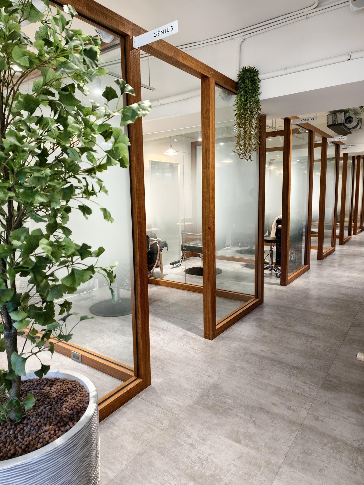 【海倫愛美】台北中山區 馬克老師設計師 縮毛矯正燙和染髮心得 【海倫愛美】台北中山區 馬克老師設計師 縮毛矯正燙和染髮心得