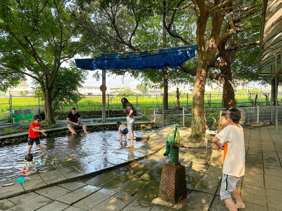 【台中景點】樹屋溜滑梯，戲水、玩沙、烤肉『赤腳丫生態農莊 』