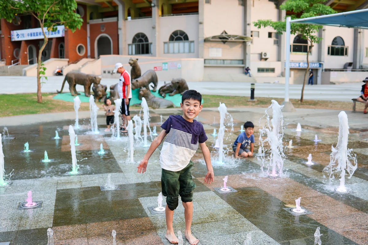 【嘉義景點】可玩水,高達四米高星光溜滑梯『KANO園區』 【嘉義景點】可玩水,高達四米高星光溜滑梯『KANO園區』
