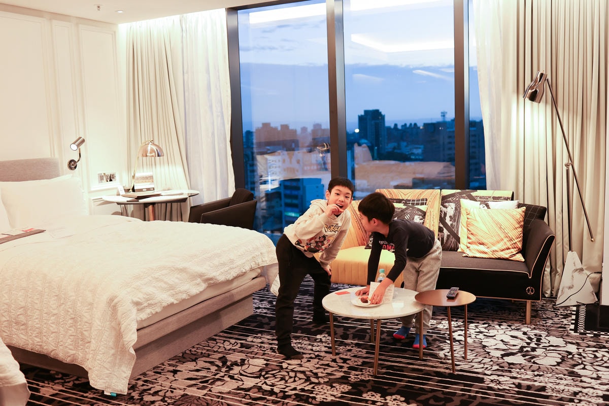 [親子住宿-台中]台中火車站對面，樓高25層的五星飯店『李方