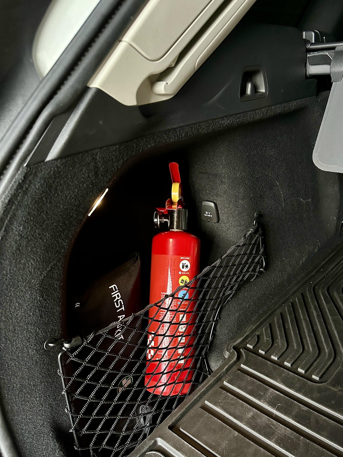 不怕一萬只怕萬一!出外旅遊安全防護,正德防火 小型車用滅火器 不怕一萬只怕萬一!出外旅遊安全防護,正德防火 小型車用滅火器