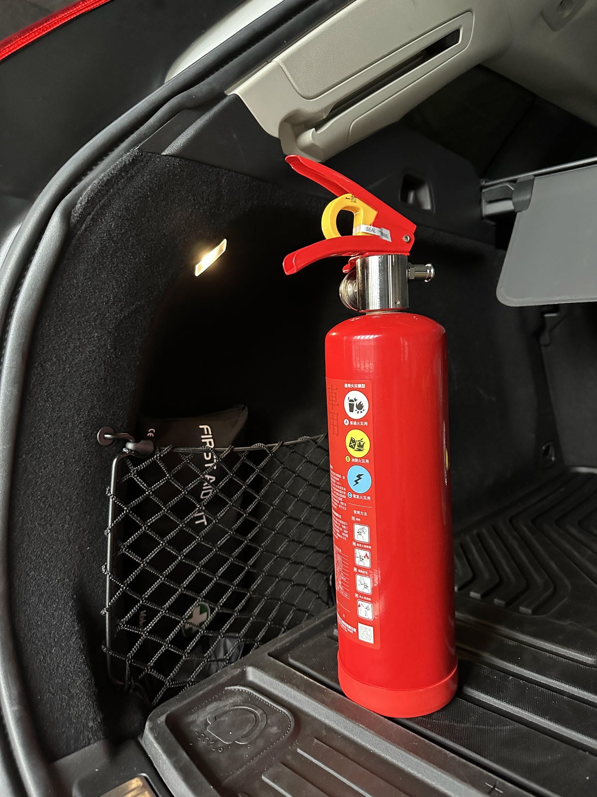 不怕一萬只怕萬一!出外旅遊安全防護,正德防火 小型車用滅火器 不怕一萬只怕萬一!出外旅遊安全防護,正德防火 小型車用滅火器
