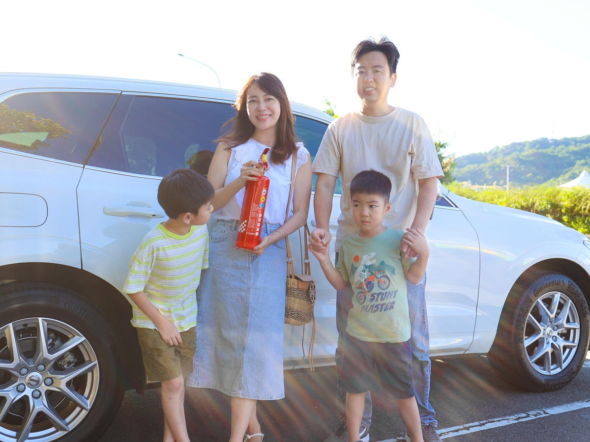 不怕一萬只怕萬一!出外旅遊安全防護,正德防火 小型車用滅火器 不怕一萬只怕萬一!出外旅遊安全防護,正德防火 小型車用滅火器