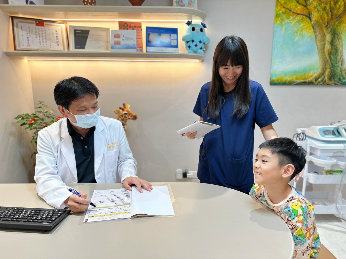 把握孩子成長黃金期！哥哥國小第一次成長門診，台北東區『琢月診