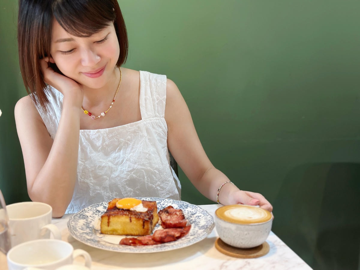 【台北美食】民生社區網美早午餐,招牌肉桂捲『Miss V B