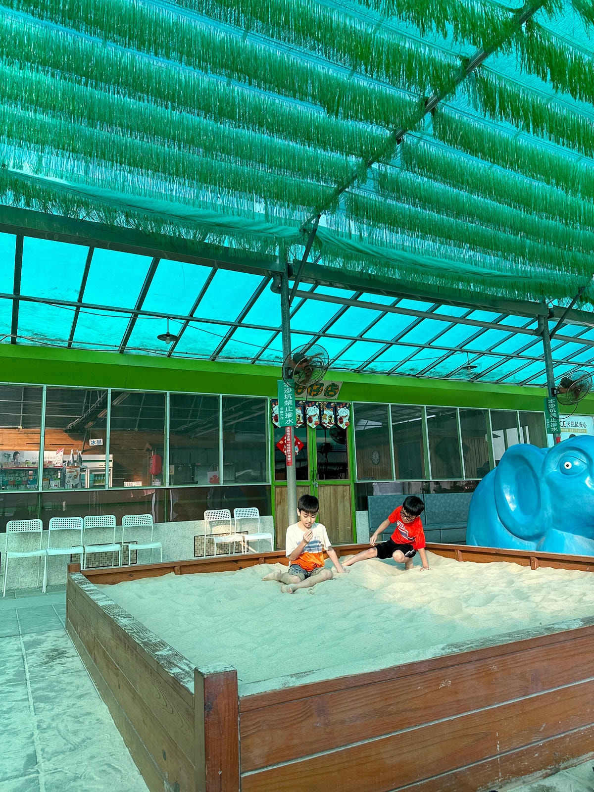 【台中景點】樹屋溜滑梯，戲水、玩沙、烤肉『赤腳丫生態農莊 』