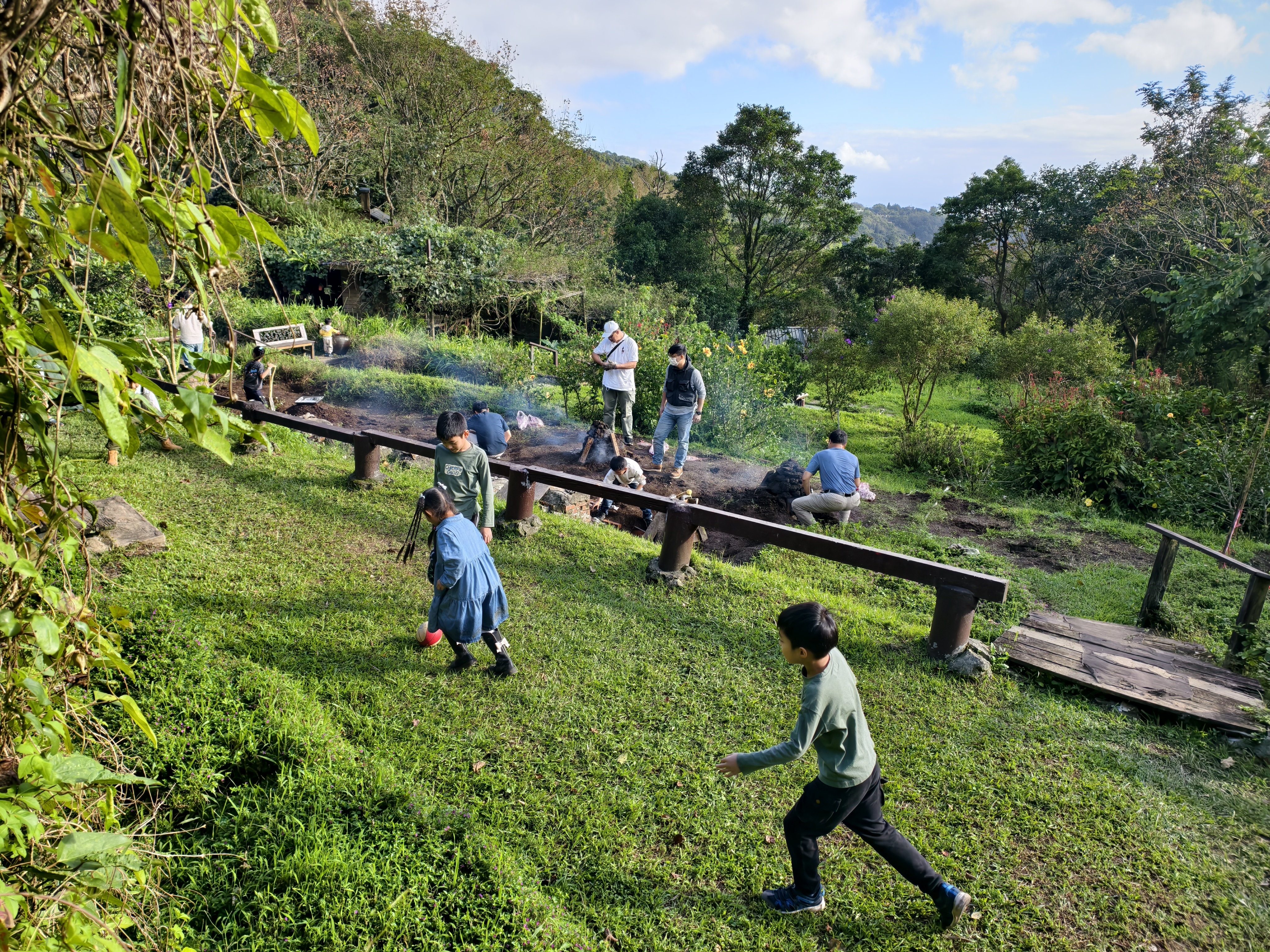 【台北士林景點】荷鋤茗園休閒農園|陽明山下的都市秘境,一日親子放電、烤肉土窯(需預約) - 第11張圖 【台北士林景點】荷鋤茗園休閒農園|陽明山下的都市秘境,一日親子放電、烤肉土窯(需預約)