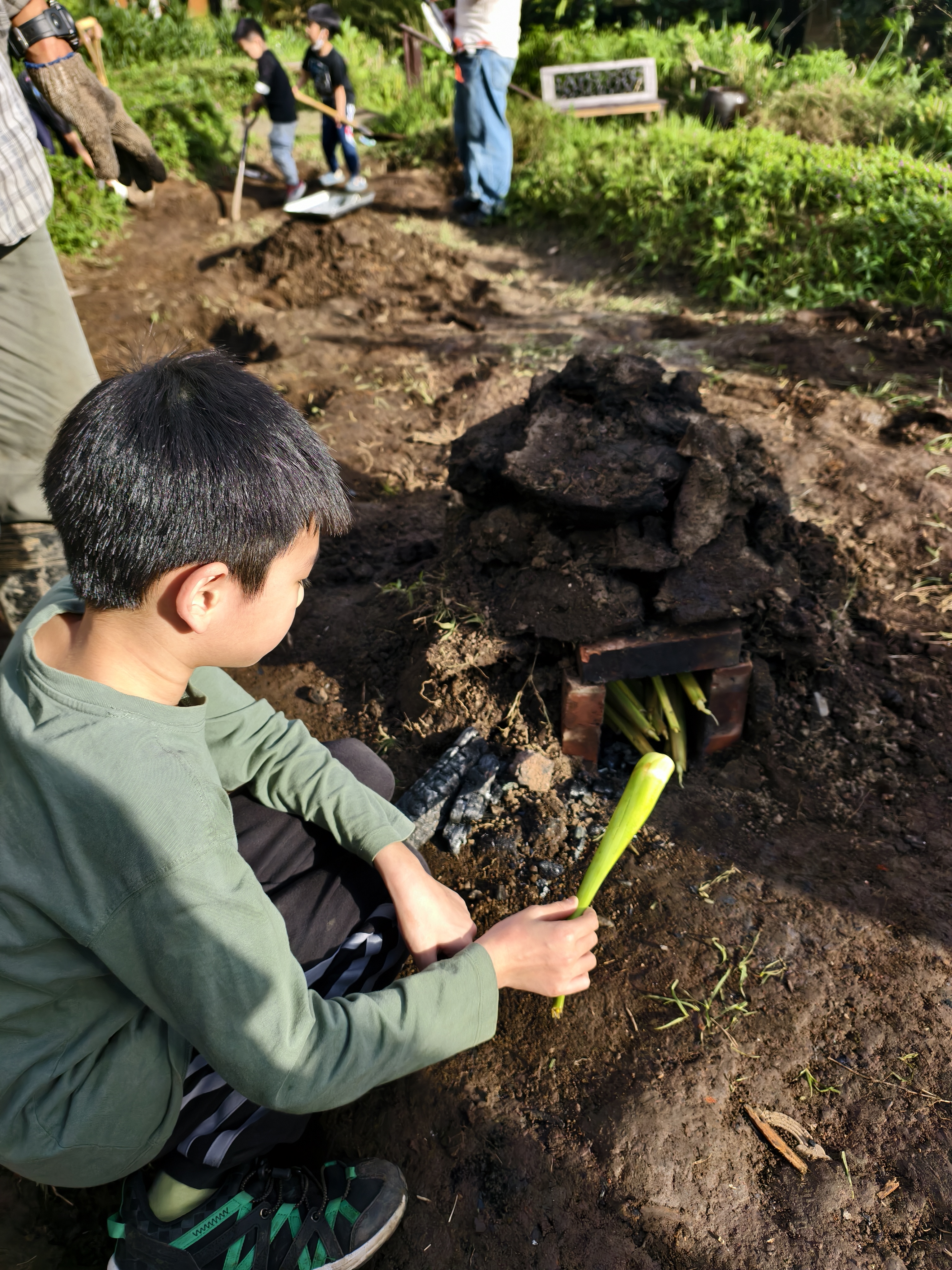 【台北士林景點】荷鋤茗園休閒農園|陽明山下的都市秘境,一日親子放電、烤肉土窯(需預約) - 第15張圖 【台北士林景點】荷鋤茗園休閒農園|陽明山下的都市秘境,一日親子放電、烤肉土窯(需預約)