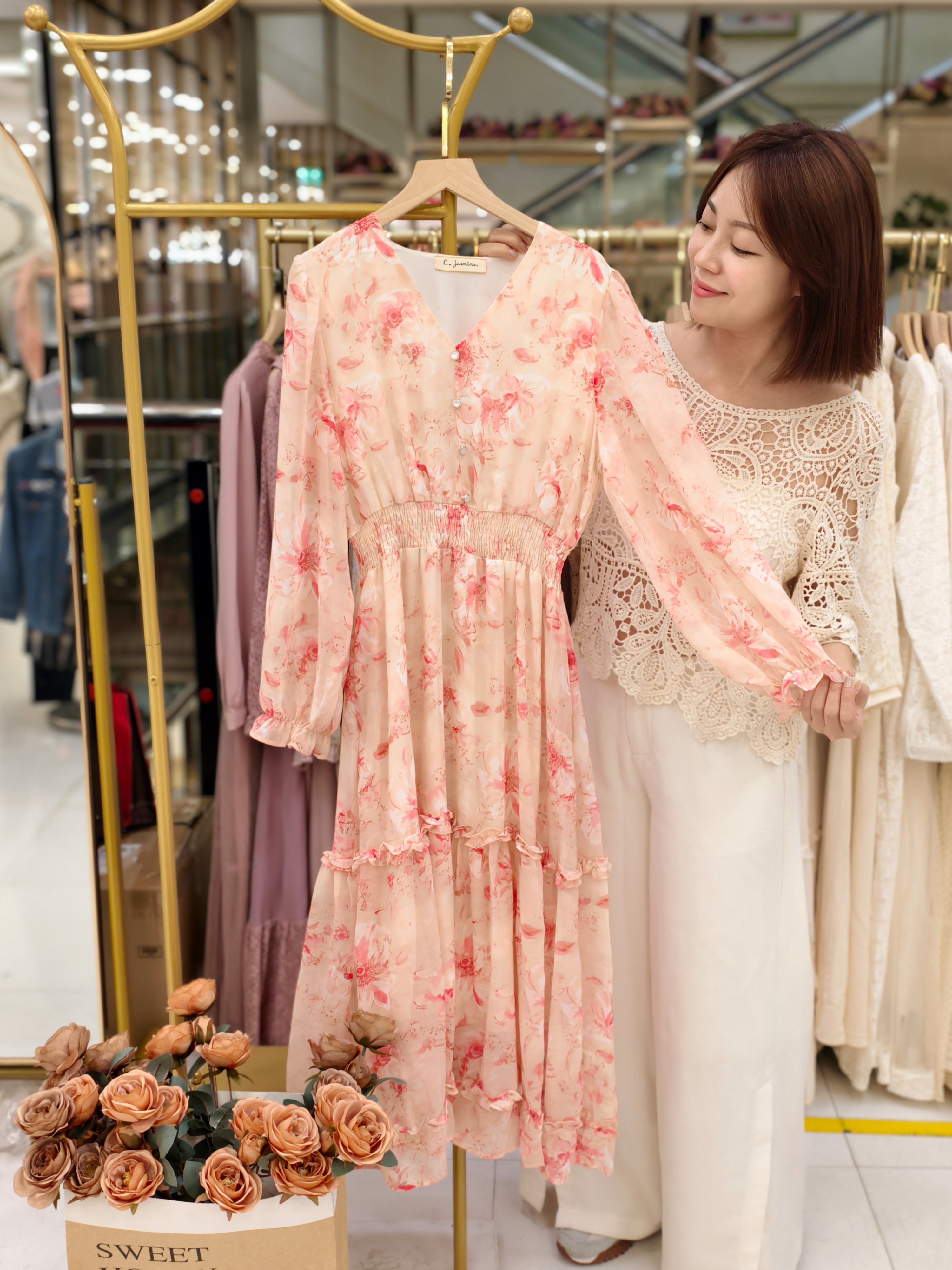 正式洋裝哪裡買?推薦Quentina韓系服飾變身韓劇女主角,小香風、法式浪漫、韓系小清新多種風格好穿搭,最新板橋遠百中山店快閃好康(滿額送好禮) - 第6張圖 正式洋裝哪裡買?推薦Quentina韓系服飾變身韓劇女主角,小香風、法式浪漫、韓系小清新多種風格好穿搭,最新板橋遠百中山店快閃好康(滿額送好禮)