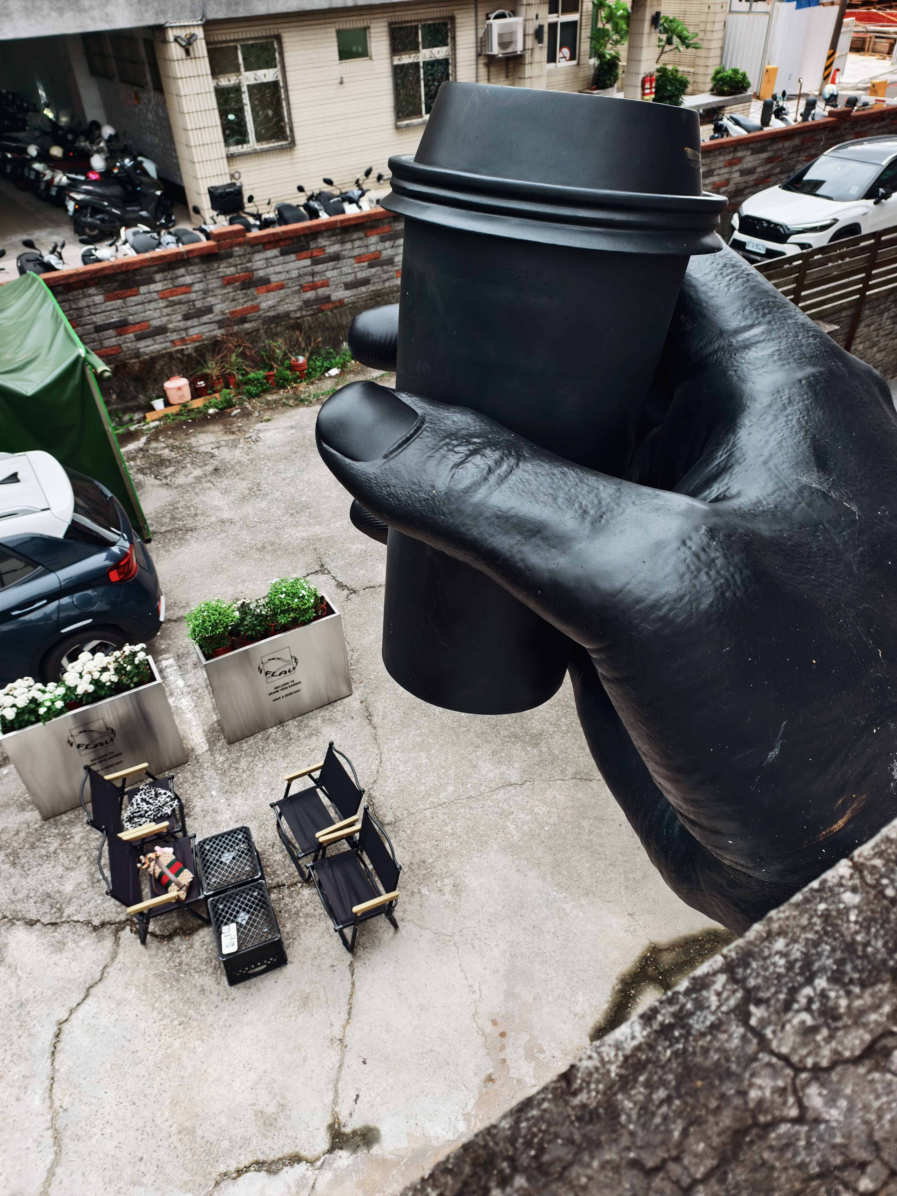 中壢新開幕咖啡廳推薦!Focus on Flavor 2:戶外咖啡廳,巨大黑手牆搭配創意特調 - 第2張圖 中壢新開幕咖啡廳推薦!Focus on Flavor 2:戶外咖啡廳,巨大黑手牆搭配創意特調