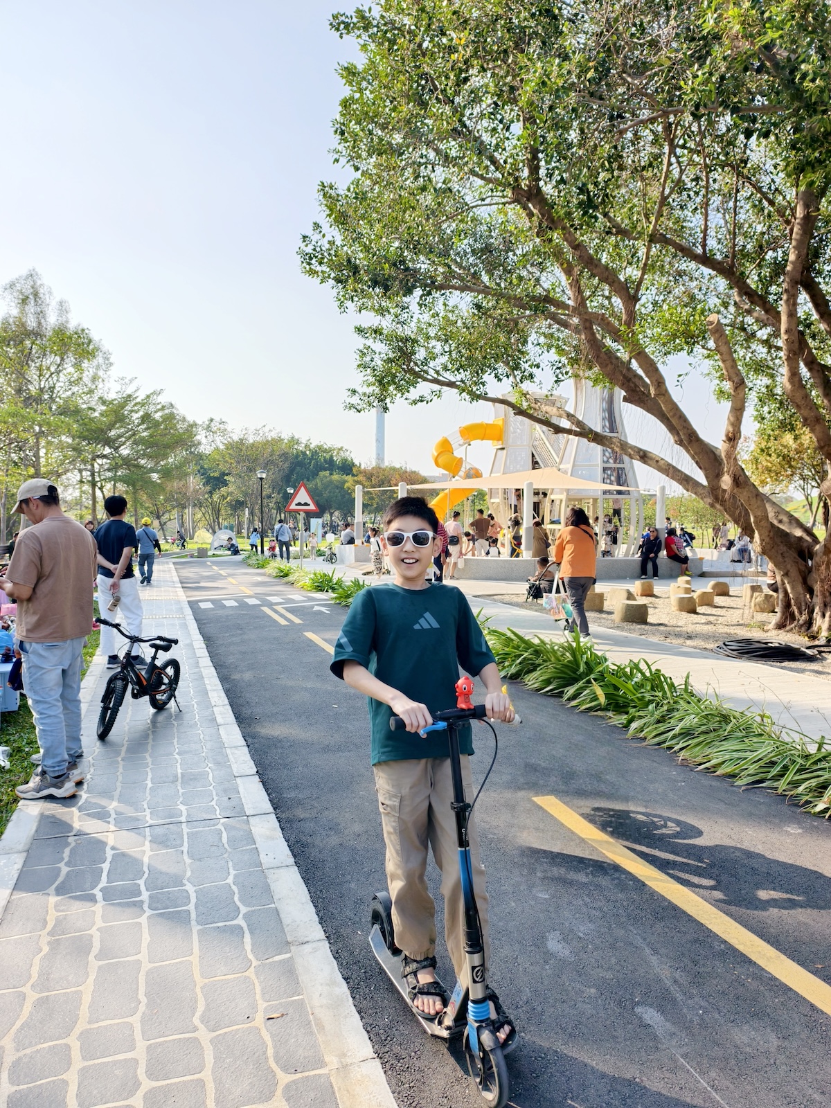 【台中后里環保公園|親子景點攻略】落羽松、巨大火箭攀爬塔、迷你交通場一次玩!台中最新『孩籽世界共融遊戲場』超強放電指南 - 第12張圖 【台中后里環保公園|親子景點攻略】落羽松、巨大火箭攀爬塔、迷你交通場一次玩!台中最新『孩籽世界共融遊戲場』超強放電指南