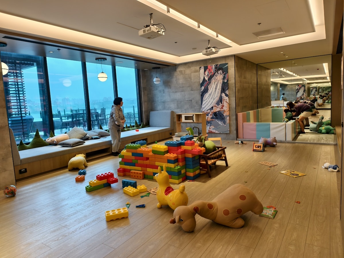 【新北住宿】八里福朋喜來登開箱，萬豪點數兌換17樓河景房，房內泡琥珀色黃金泉。