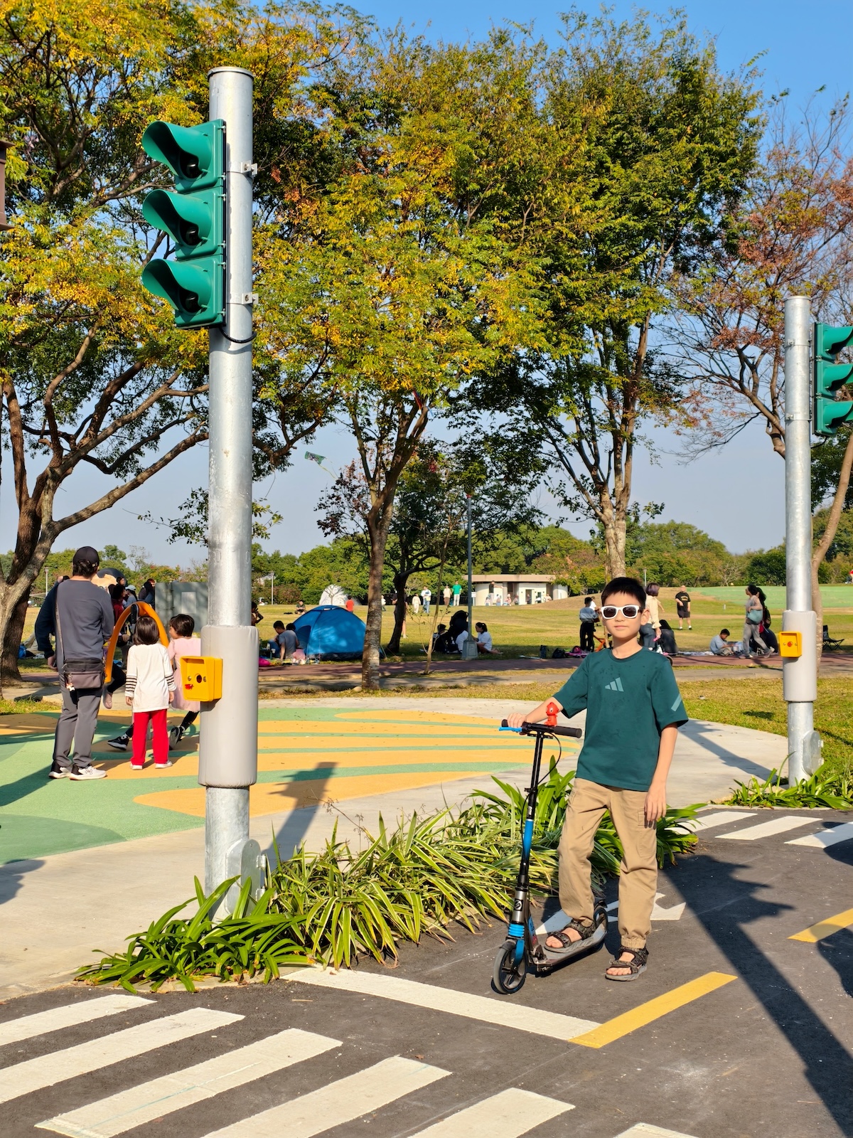 【台中后里環保公園|親子景點攻略】落羽松、巨大火箭攀爬塔、迷你交通場一次玩!台中最新『孩籽世界共融遊戲場』超強放電指南 - 第9張圖 【台中后里環保公園|親子景點攻略】落羽松、巨大火箭攀爬塔、迷你交通場一次玩!台中最新『孩籽世界共融遊戲場』超強放電指南