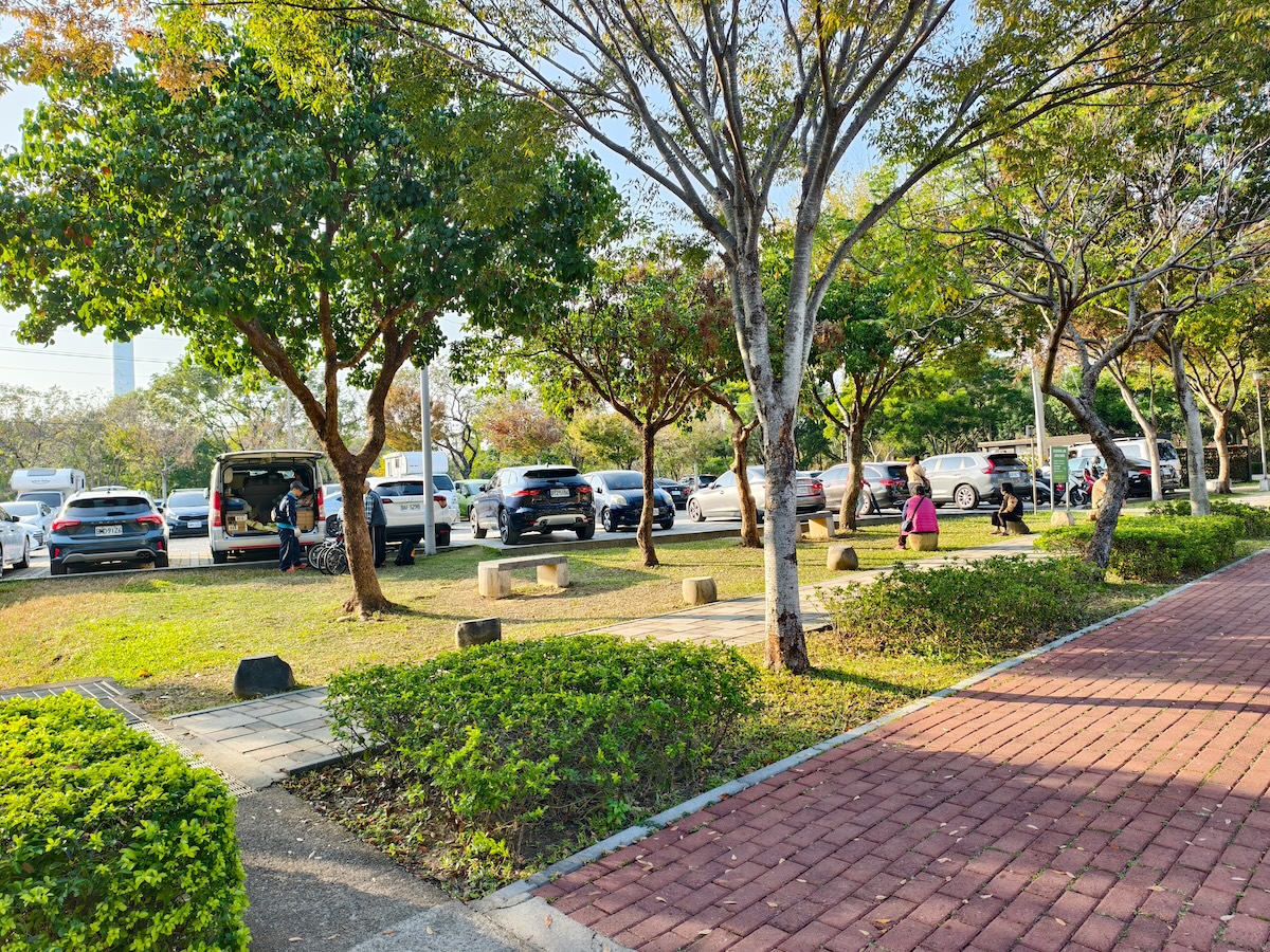 【台中后里環保公園|親子景點攻略】落羽松、巨大火箭攀爬塔、迷你交通場一次玩!台中最新『孩籽世界共融遊戲場』超強放電指南 - 第15張圖 【台中后里環保公園|親子景點攻略】落羽松、巨大火箭攀爬塔、迷你交通場一次玩!台中最新『孩籽世界共融遊戲場』超強放電指南