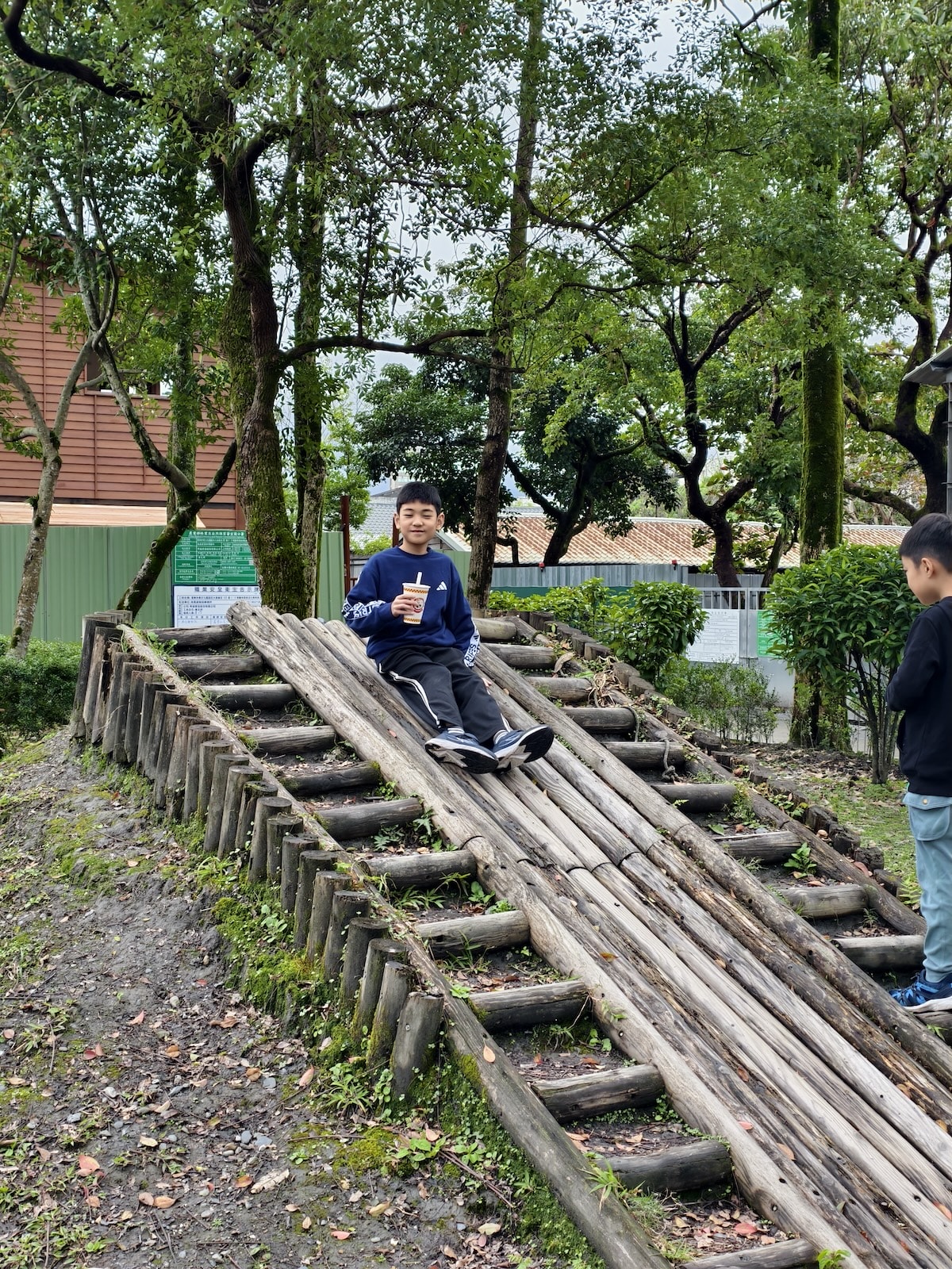 【宜蘭親子景點】羅東林場Kids 扣屋:免門票木育天堂!雨天備案首選,在檜木香氣裡玩遍羅東林業文化園區 - 第8張圖 【宜蘭親子景點】羅東林場Kids 扣屋:免門票木育天堂!雨天備案首選,在檜木香氣裡玩遍羅東林業文化園區