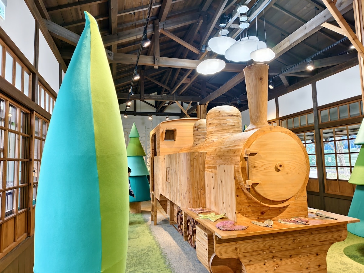 【宜蘭親子景點】羅東林場Kids 扣屋:免門票木育天堂!雨天備案首選,在檜木香氣裡玩遍羅東林業文化園區 - 第14張圖 【宜蘭親子景點】羅東林場Kids 扣屋:免門票木育天堂!雨天備案首選,在檜木香氣裡玩遍羅東林業文化園區